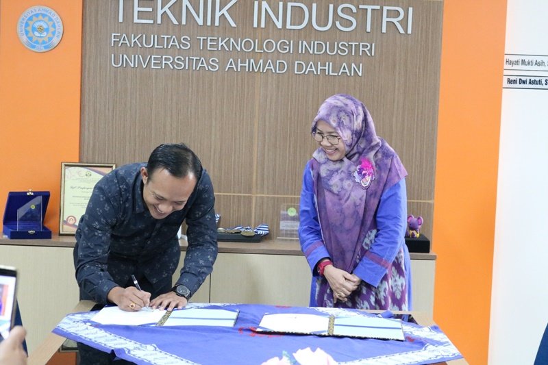 Prodi Teknik Industri Jalin MoU Dengan PT. Deltomed Laboratories Wonogiri